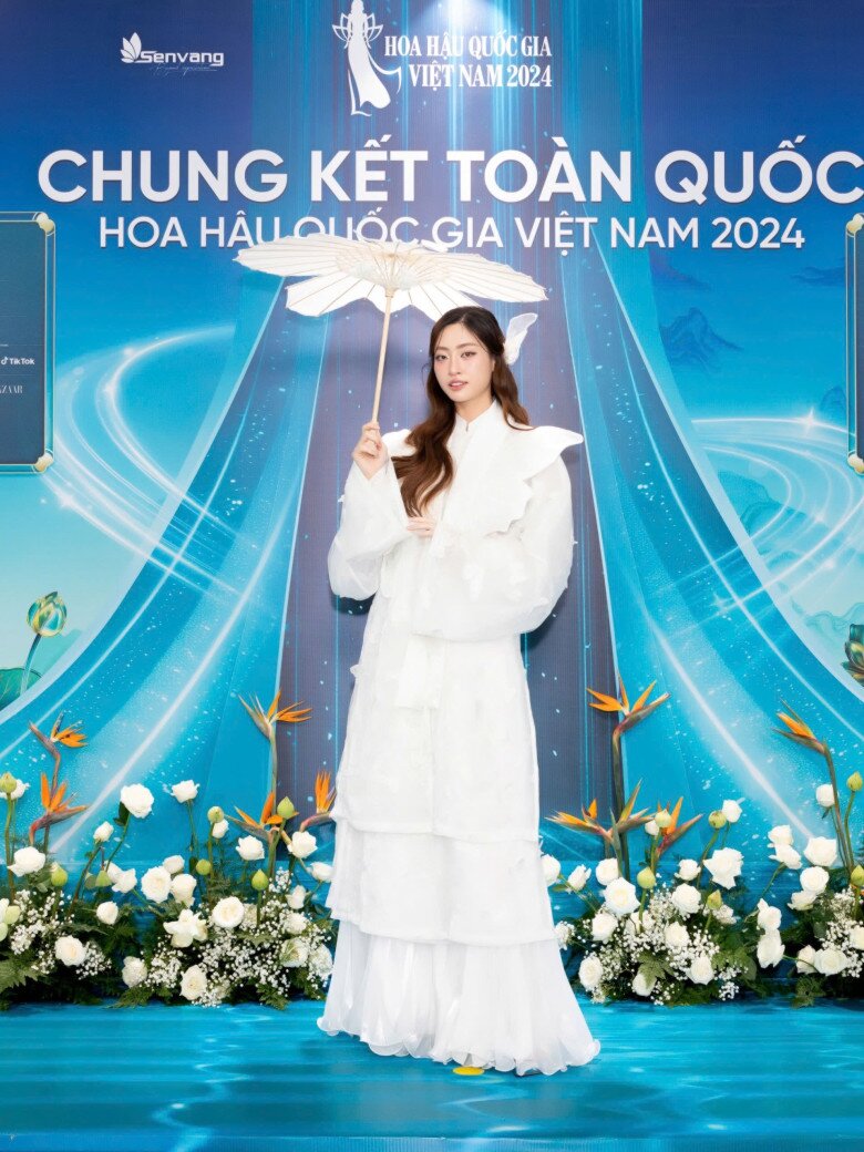 Hoa hậu Lương Thuỳ Linh.
