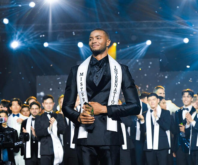 Đại diện Nigeria chiến thắng Mister International 2024.