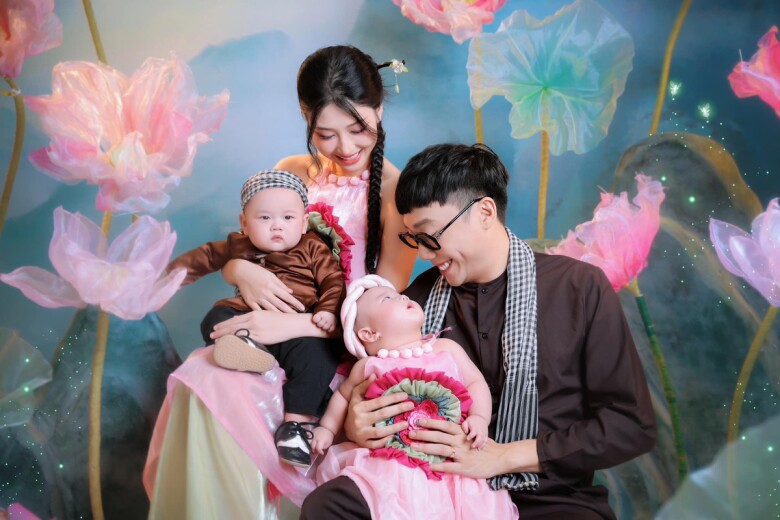 Cặp song sinh của gia đình Ginô Tống - Kim Chi gây chú ý trên mạng xã hội vì độ đáng yêu.