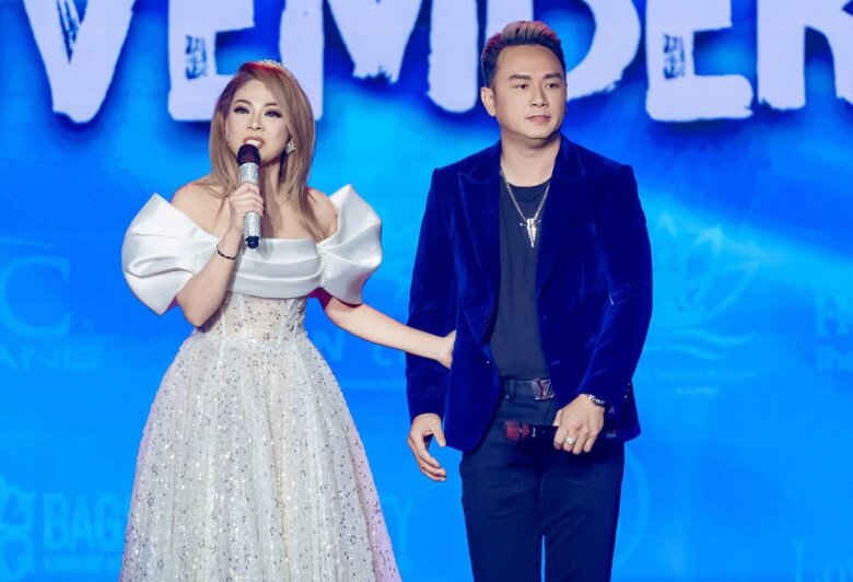 Thanh Thảo bỏ túi nhiều bản hit “quốc dân” trong suốt 30 năm ca hát của mình và việc lựa chọn ca khúc nào để trình diễn trong đêm nhạc vừa qua cũng là một bài toán không hề dễ dàng. 