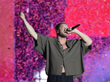 20.000 khán giả hòa giọng cùng Imagine Dragons