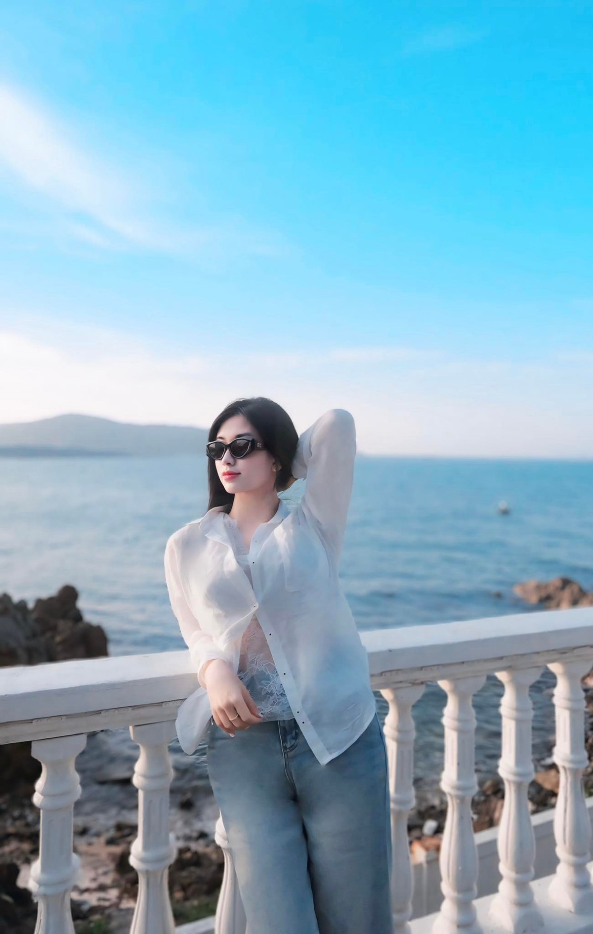 Không chỉ có tài năng, Doanh Nhi còn gây thương nhớ bởi nhan sắc trong veo, đậm chất Á Đông.
