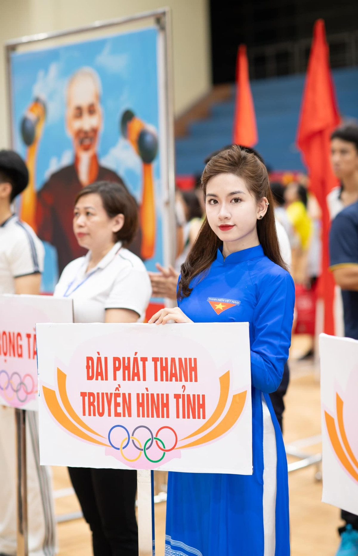 Ngoài công việc tại Đài truyền hình, người đẹp còn làm mẫu ảnh cho một số hãng thời trang. Ảnh sử dụng trong bài: Facebook nhân vật.