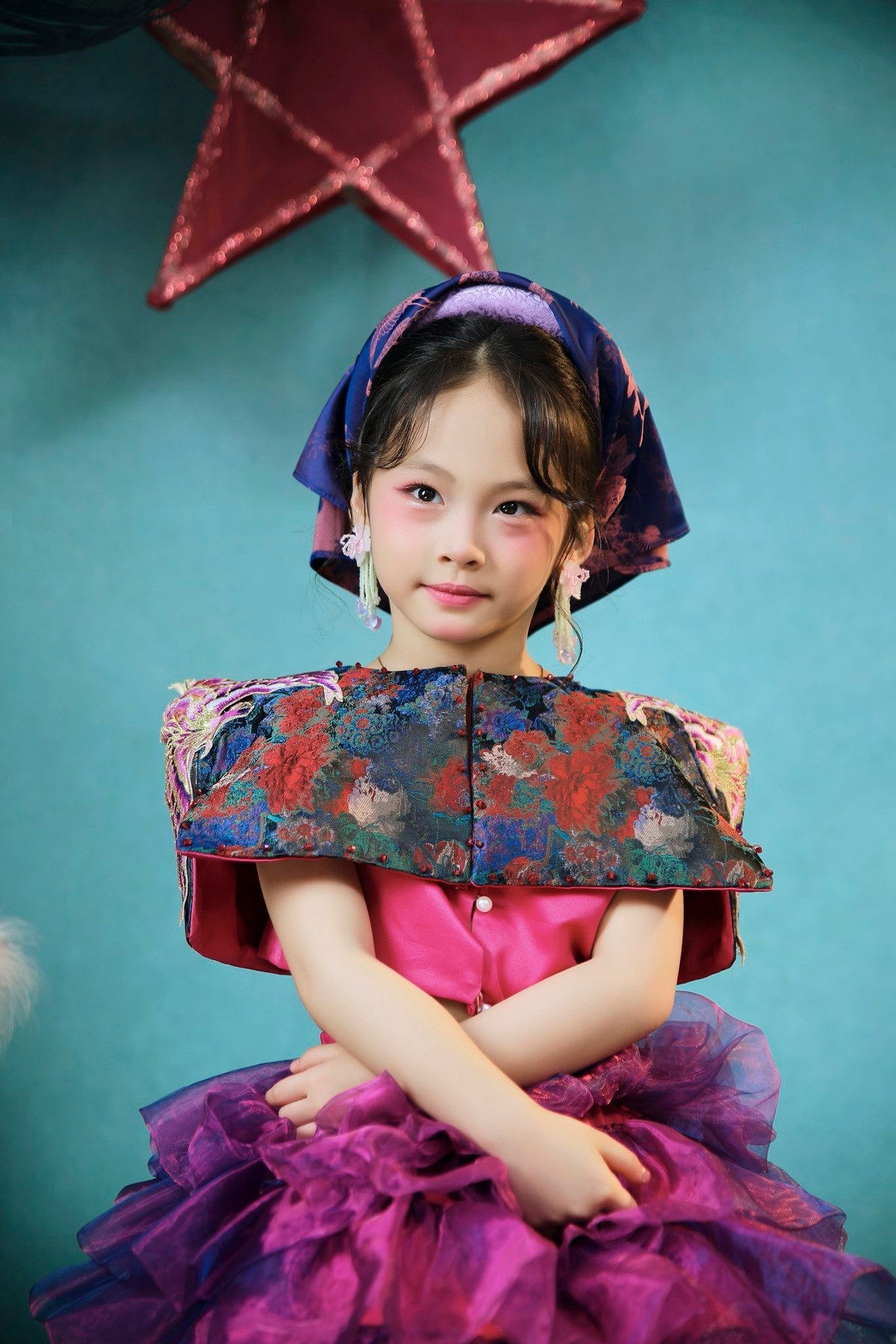 Pha Lê chia sẻ, ngắm ảnh con gái xúng xính váy áo đón Trung thu, cô say mê không lối thoát. Ảnh: FB Pha Lê.