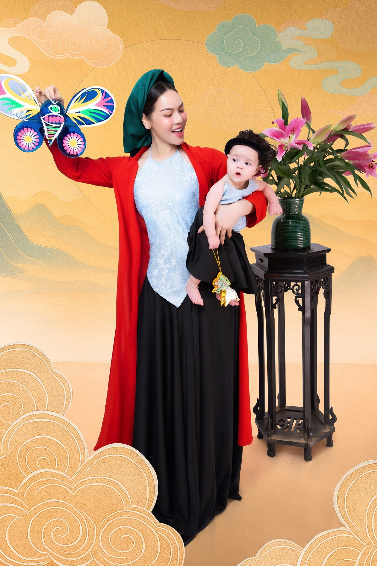 Nhật Kim Anh cũng chụp ảnh nghệ thuật cùng con gái Julia để đón Trung thu. Ảnh: FB Nhật Kim Anh.