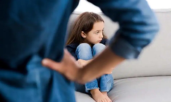 Cha mẹ ở tầng thấp thường mang cảm xúc vào việc giáo dục. Ảnh minh hoạ