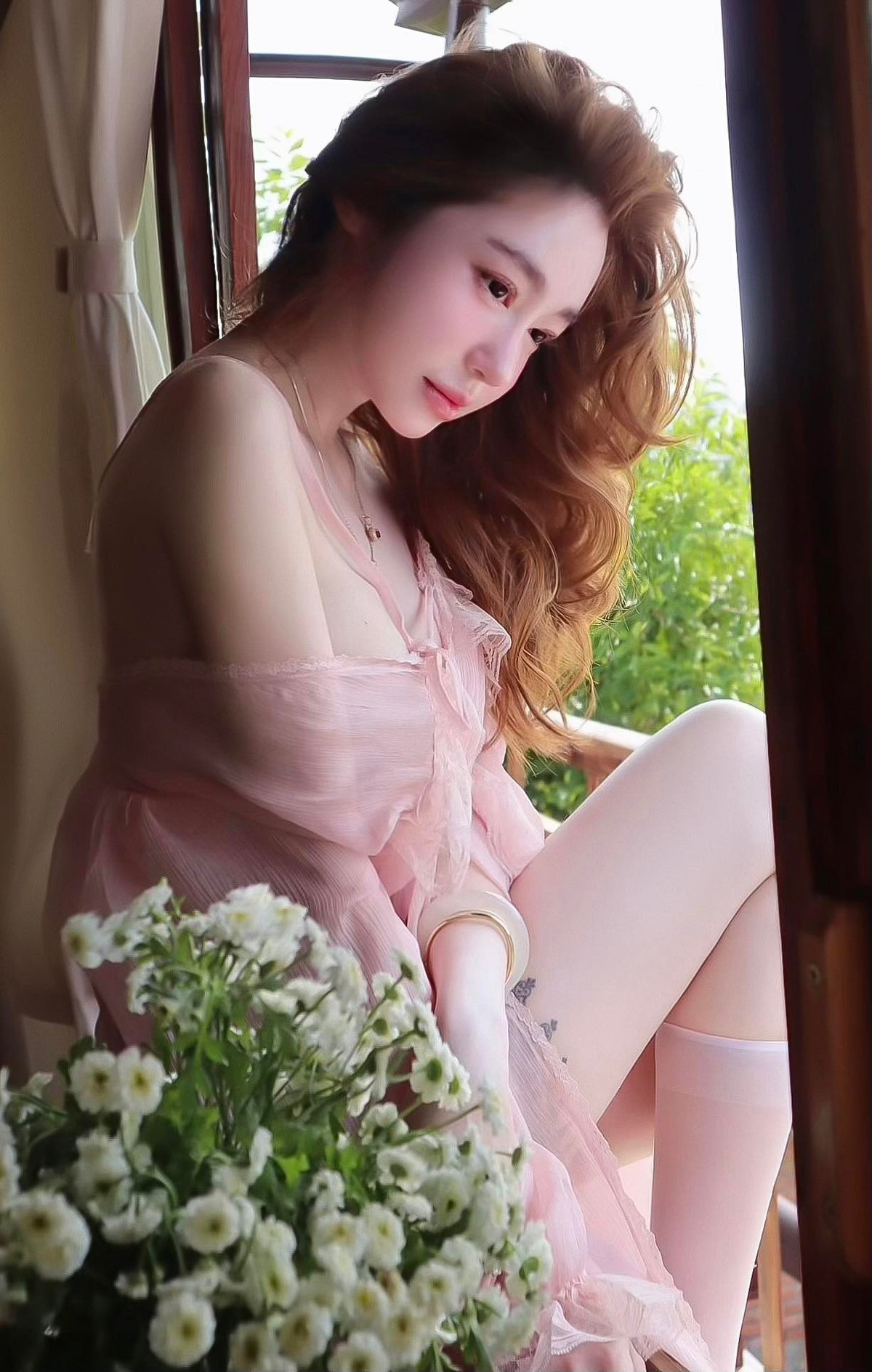 Elly Trần diện váy amp;#34;xuyên thấuamp;#34; khẳng định sức hút chưa bao giờ giảm nhiệt - 5