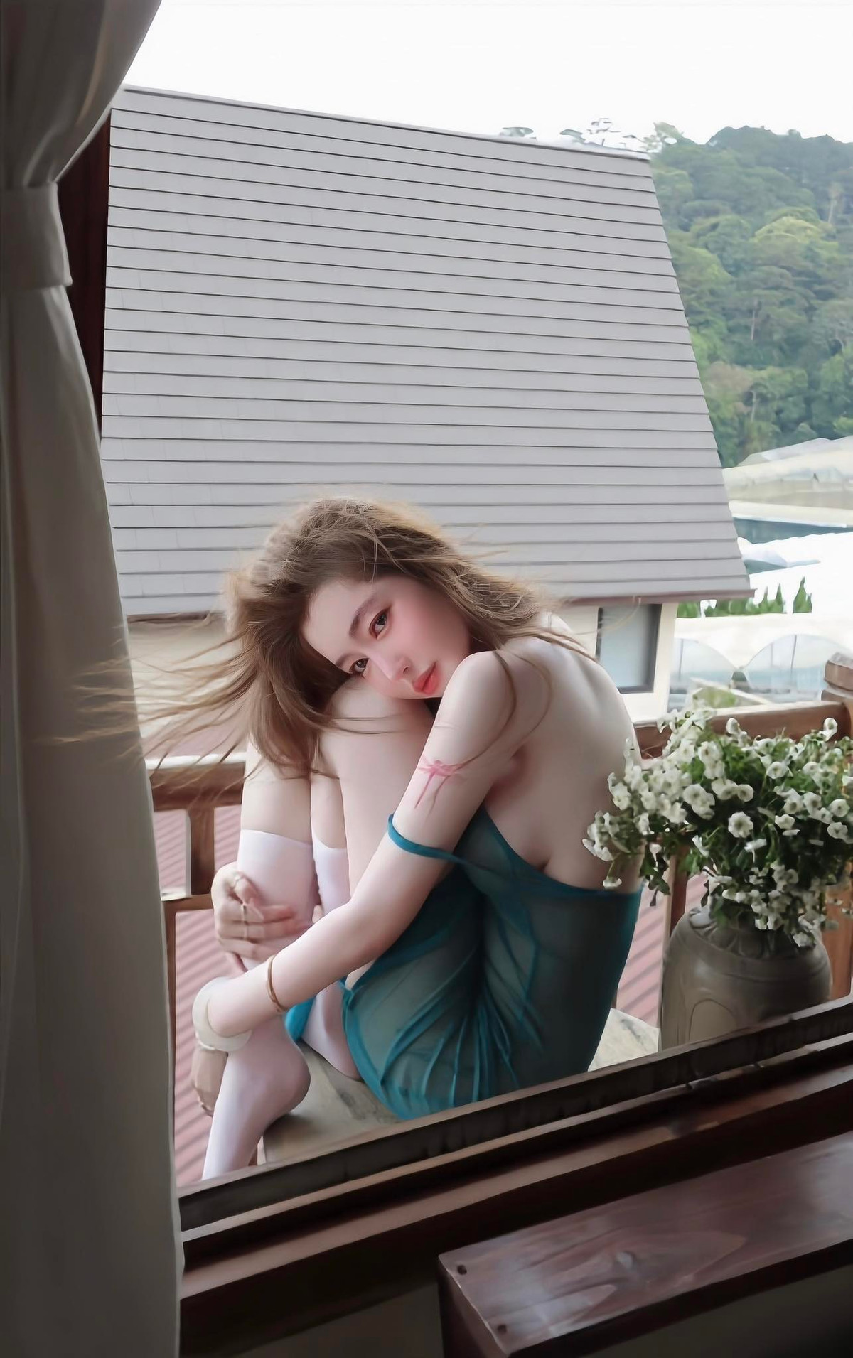 Elly Trần diện váy amp;#34;xuyên thấuamp;#34; khẳng định sức hút chưa bao giờ giảm nhiệt - 6