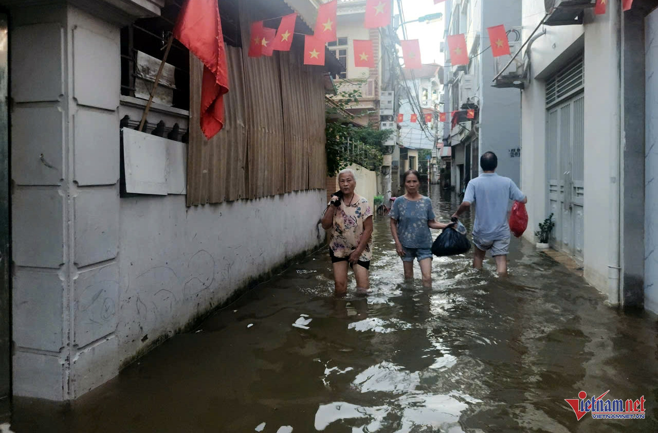 Khu dân cư amp;#34;ra ngõ nước ngập ngang ngườiamp;#34; ở Hà Nội, phường xin đắp đê - 8