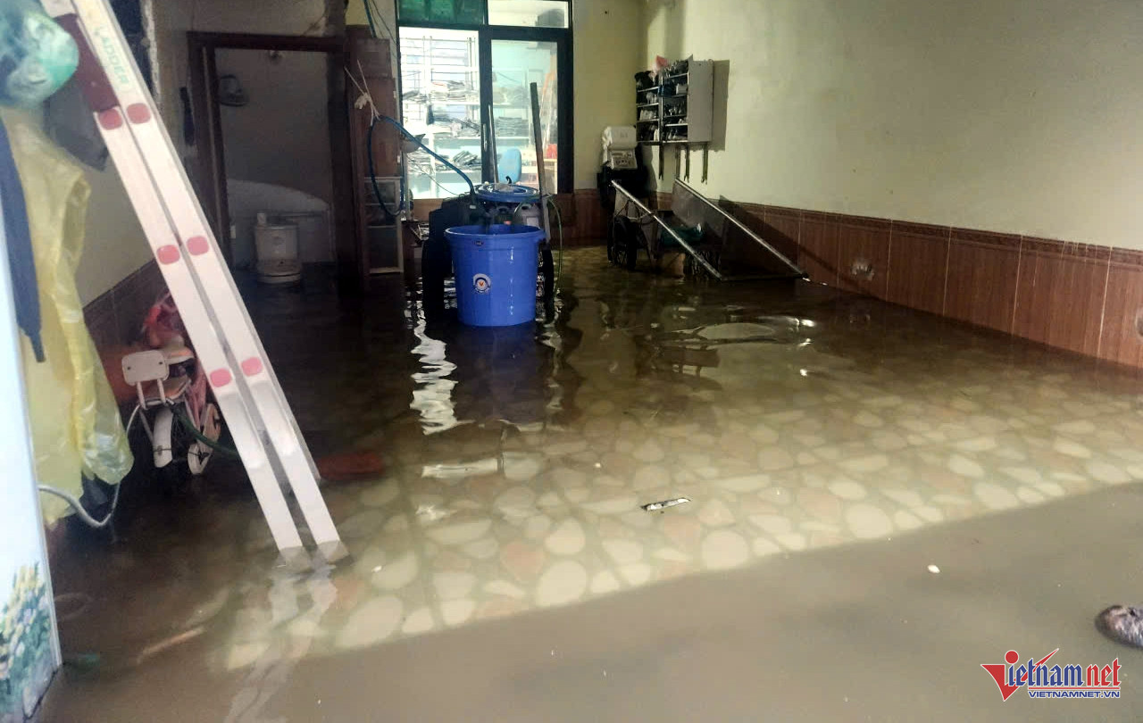 Khu dân cư amp;#34;ra ngõ nước ngập ngang ngườiamp;#34; ở Hà Nội, phường xin đắp đê - 13