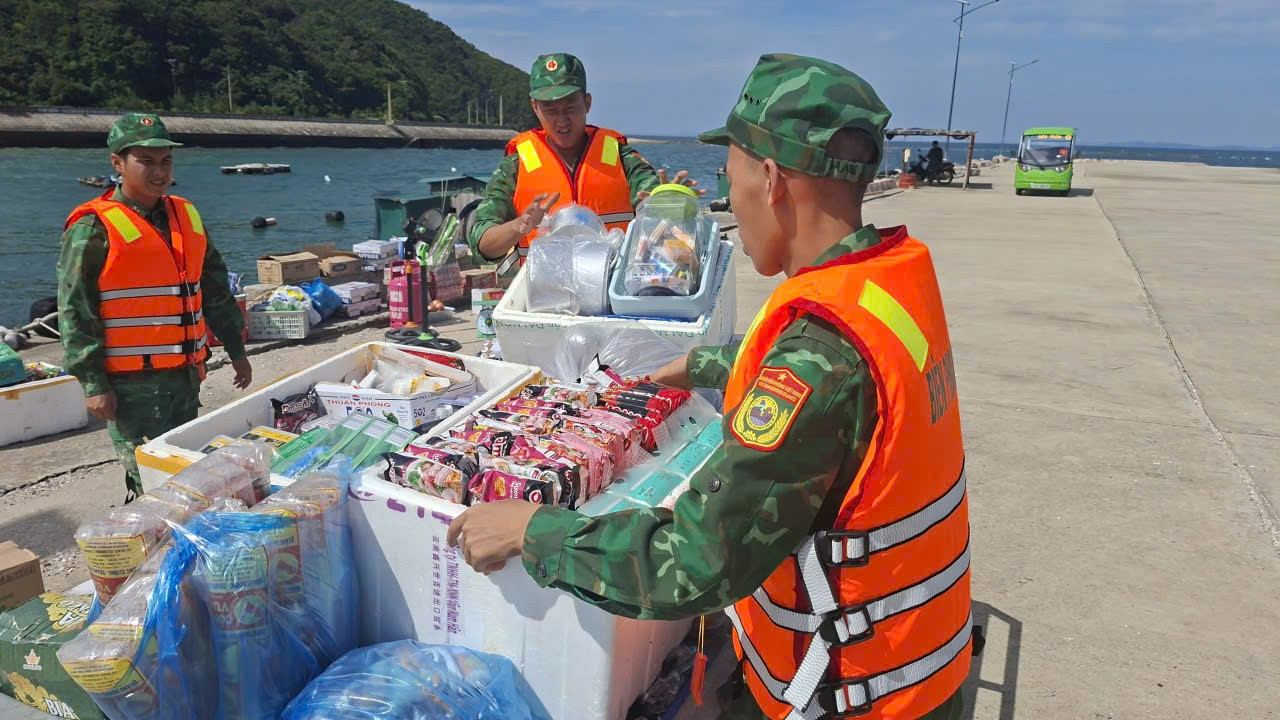 Các cơ quan, đơn vị bảo đảm hậu cần, tài chính, quân nhu, quân y, phương tiện kỹ thuật, cơ sở vật chất.