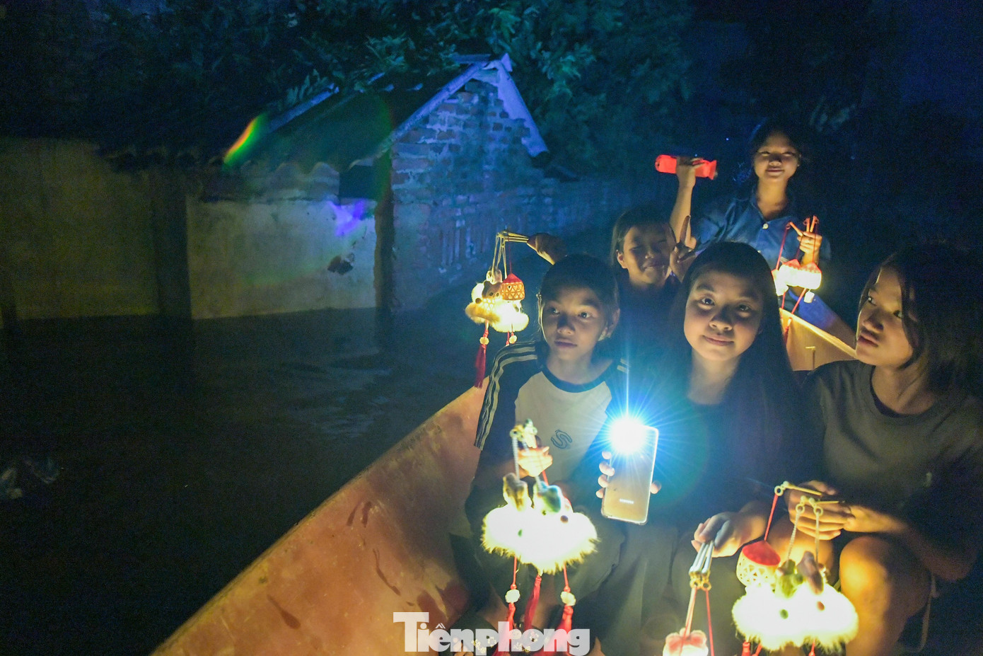 img src/upload/4-2025/images/2025-10-06/1759708009-tp-tet-trung-thu30-width1390height927.jpg width660 /