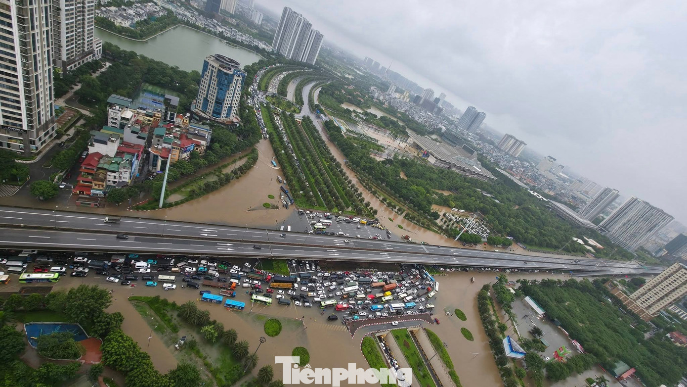 Nút giao Đại lộ Thăng Long.