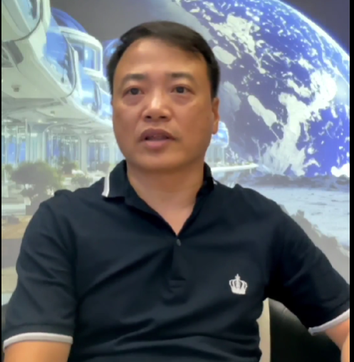 Shark Bình trong phiên livestream trưa 6-10