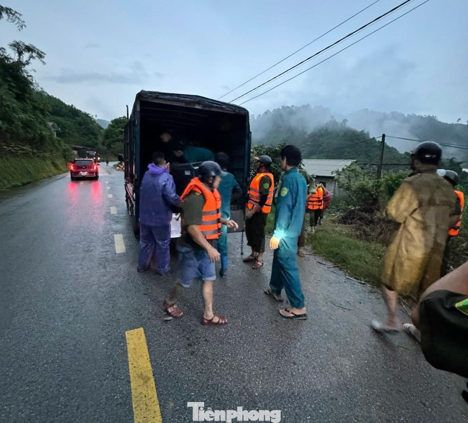 Hợp đồng tác chiến tham gia khắc phục hậu quả vỡ thân đập Thủy điện Bắc Khê 1 và giúp sơ tán dân đến nơi an toàn.