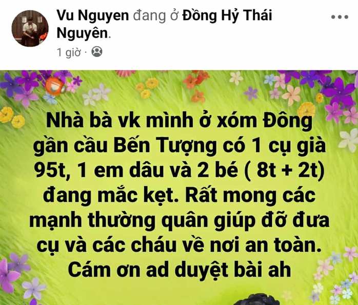 Một người dân Thái Nguyên kêu cứu các lượng lượng cứu hộ đến hỗ trợ cứu người thân. Ảnh: OFFB
