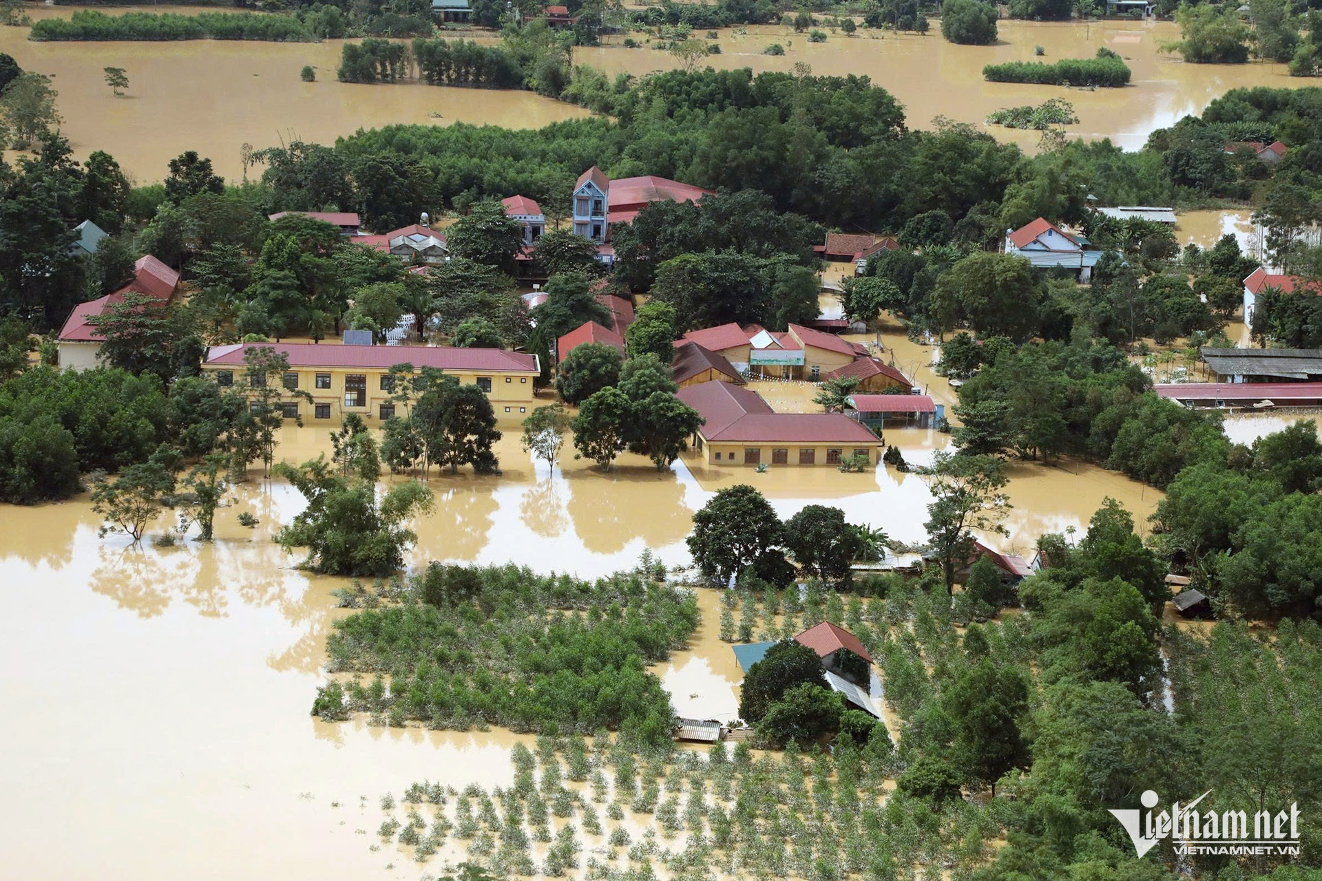 Xã Yên Bình là vùng trũng, nằm trong vùng hạ du, nước thượng nguồn chảy về dễ gây ngập sâu mỗi khi mưa lớn kéo dài.
