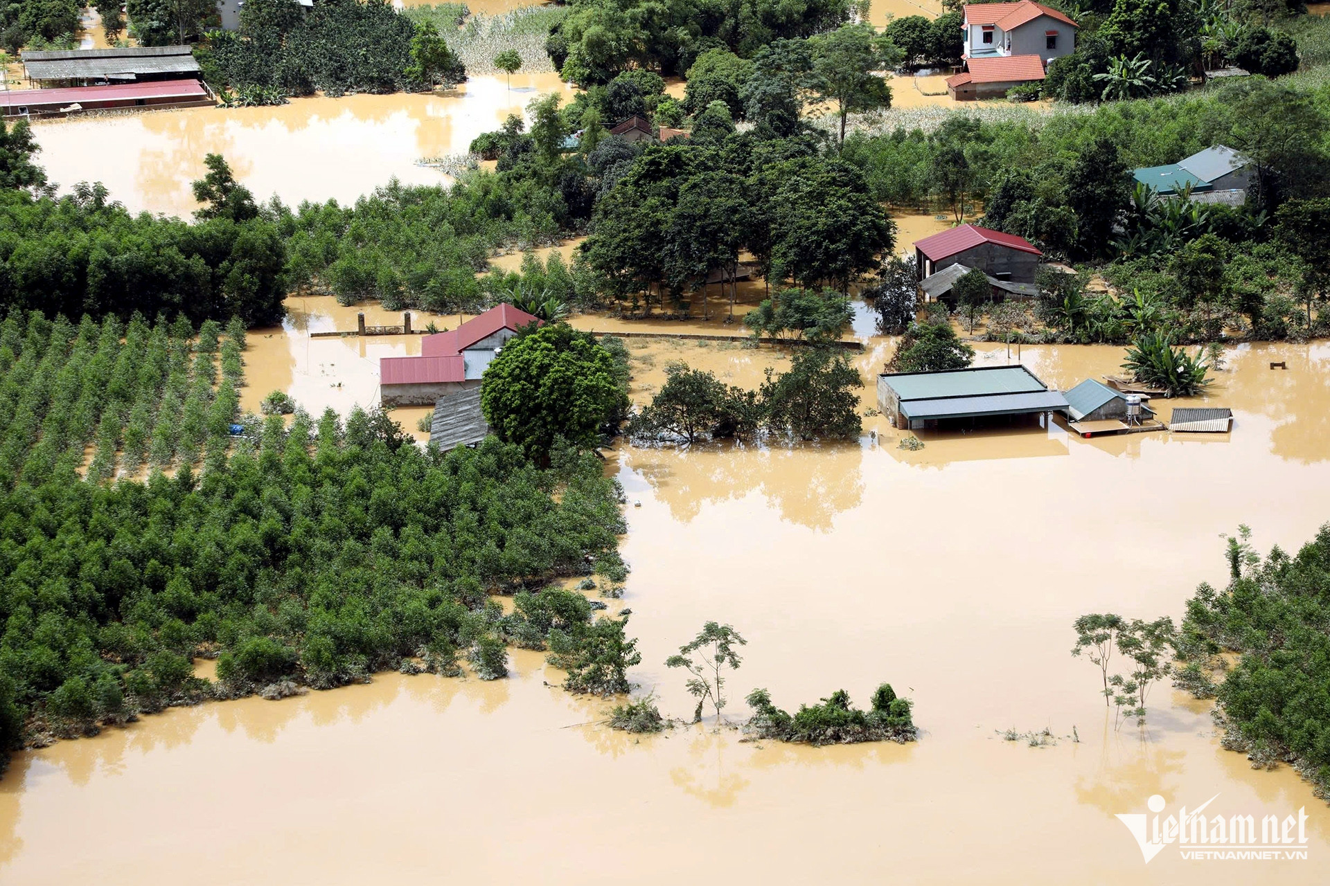 Hiện Ban chỉ huy phòng thủ dân sự xã đã kích hoạt các tổ cứu hộ, cứu nạn số 1, 2, 3, 4, xây dựng lịch trực và bám sát tình hình mưa lũ 24/24. Lực lượng chức năng đã được bố trí thường trực tại các công trình có nguy cơ xảy ra sự cố, kịp thời xử lý các tình huống bất thường theo phương châm “bốn tại chỗ” (chỉ huy tại chỗ, lực lượng tại chỗ, phương tiện tại chỗ và hậu cần tại chỗ).