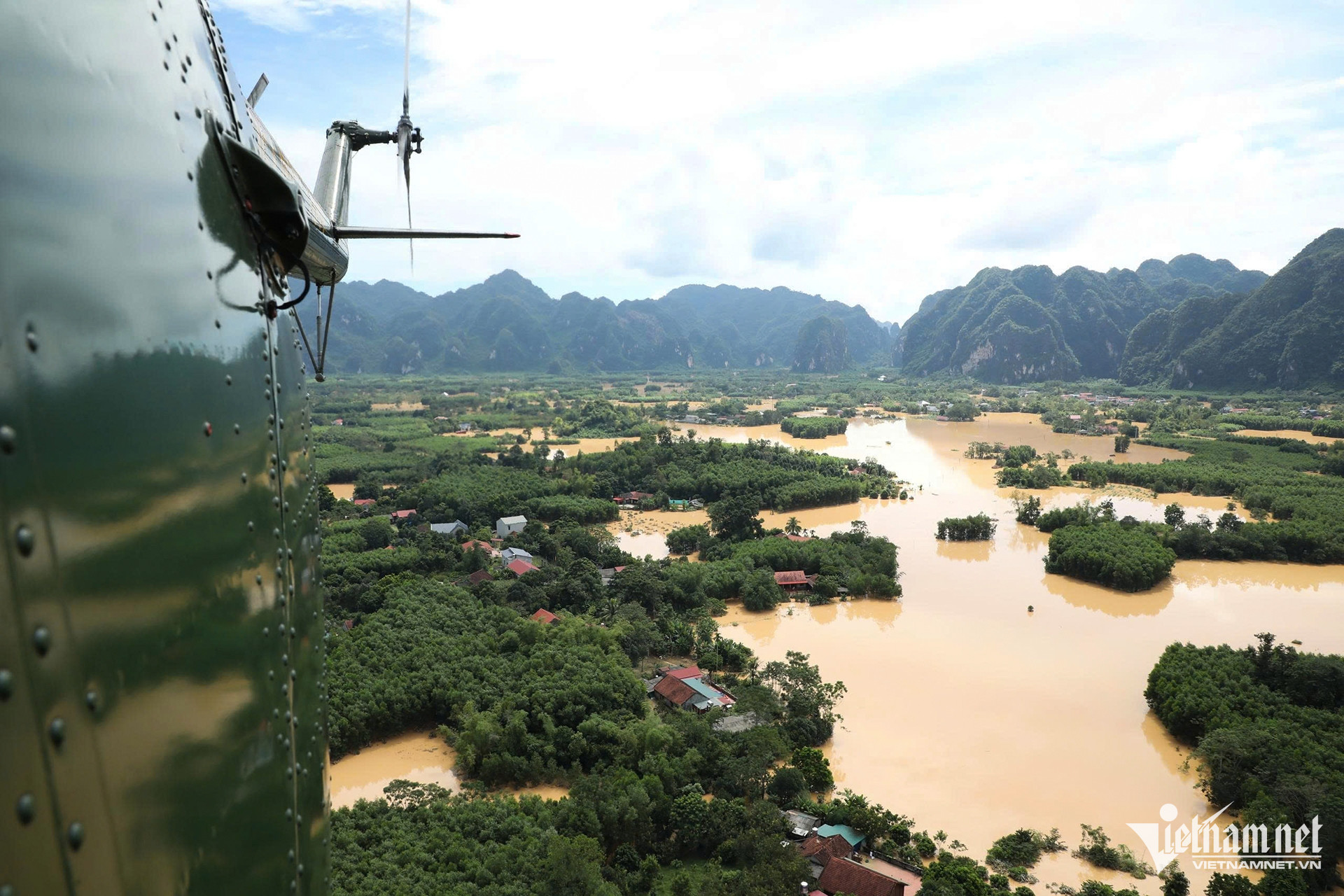 Theo báo cáo ban đầu của Sở Nông nghiệp và Môi trường tỉnh Lạng Sơn, tính đến hết ngày 7/10, có trên 2.000 hộ dân bị ảnh hưởng vì ngập úng từ 30cm-2m; nhiều khu vực ở xã Yên Bình, Vân Nham, Thất Khê, Tràng Định bị cô lập; 153 điểm đường giao thông bị sạt lở, ngập lụt; nhiều cầu, ngầm và đường bị ngập cục bộ. Đồng thời, cột điện của một số xã bị gãy đổ gây mất điện diện rộng, một số thôn vùng sâu bị mất mạng viễn thông.