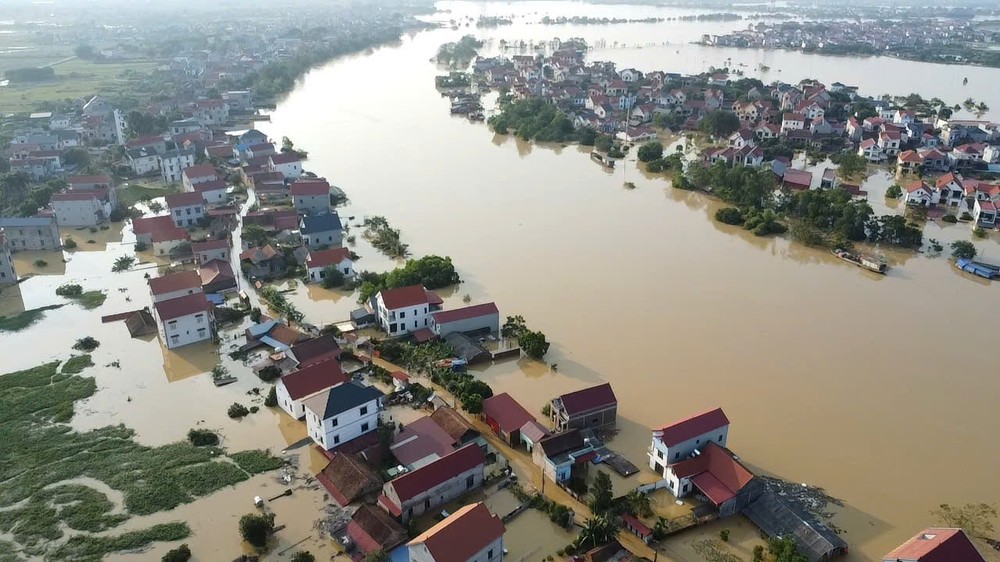 Trong hai ngày 8 và 9-10, mực nước sông Cầu dâng cao khiến nhiều khu vực ở xã Trung Giã, Sóc Sơn, Thư Lâm, Đa Phúc thuộc huyện Sóc Sơn (cũ) ngập sâu, hàng nghìn hộ dân bị ảnh hưởng.