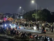 Tin tức - Nước sông Cầu dâng cao, các lực lượng căng mình đắp đê Tam Giang trong đêm