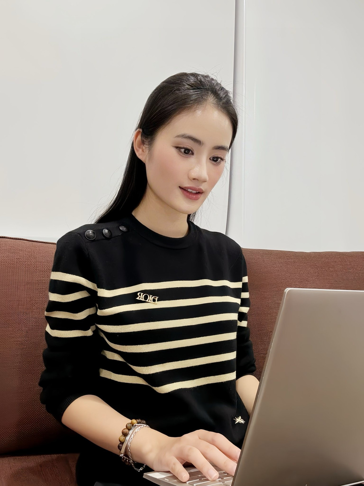 Ý Nhi gây sốt với nhan sắc rạng rỡ khi du học Australia - 9