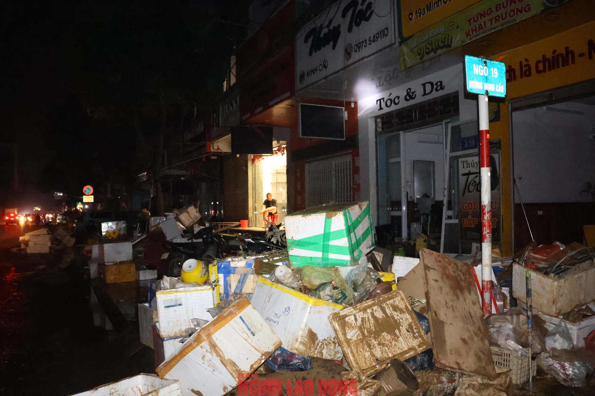 VIDEO: Nhiều tài sản, cửa hàng của người dân Thái Nguyên amp;#34;chả còn gìamp;#34; sau trận ngập lụt lịch sử - 4