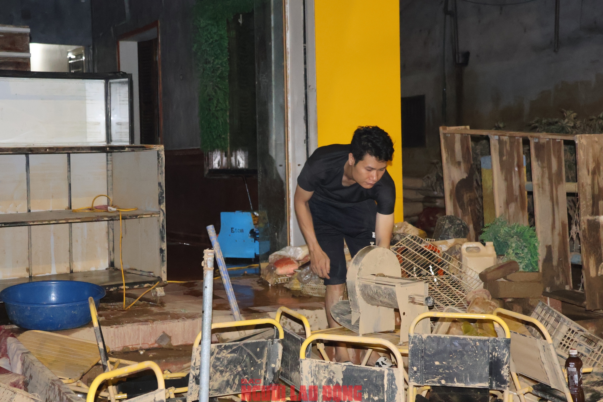 VIDEO: Nhiều tài sản, cửa hàng của người dân Thái Nguyên amp;#34;chả còn gìamp;#34; sau trận ngập lụt lịch sử - 20