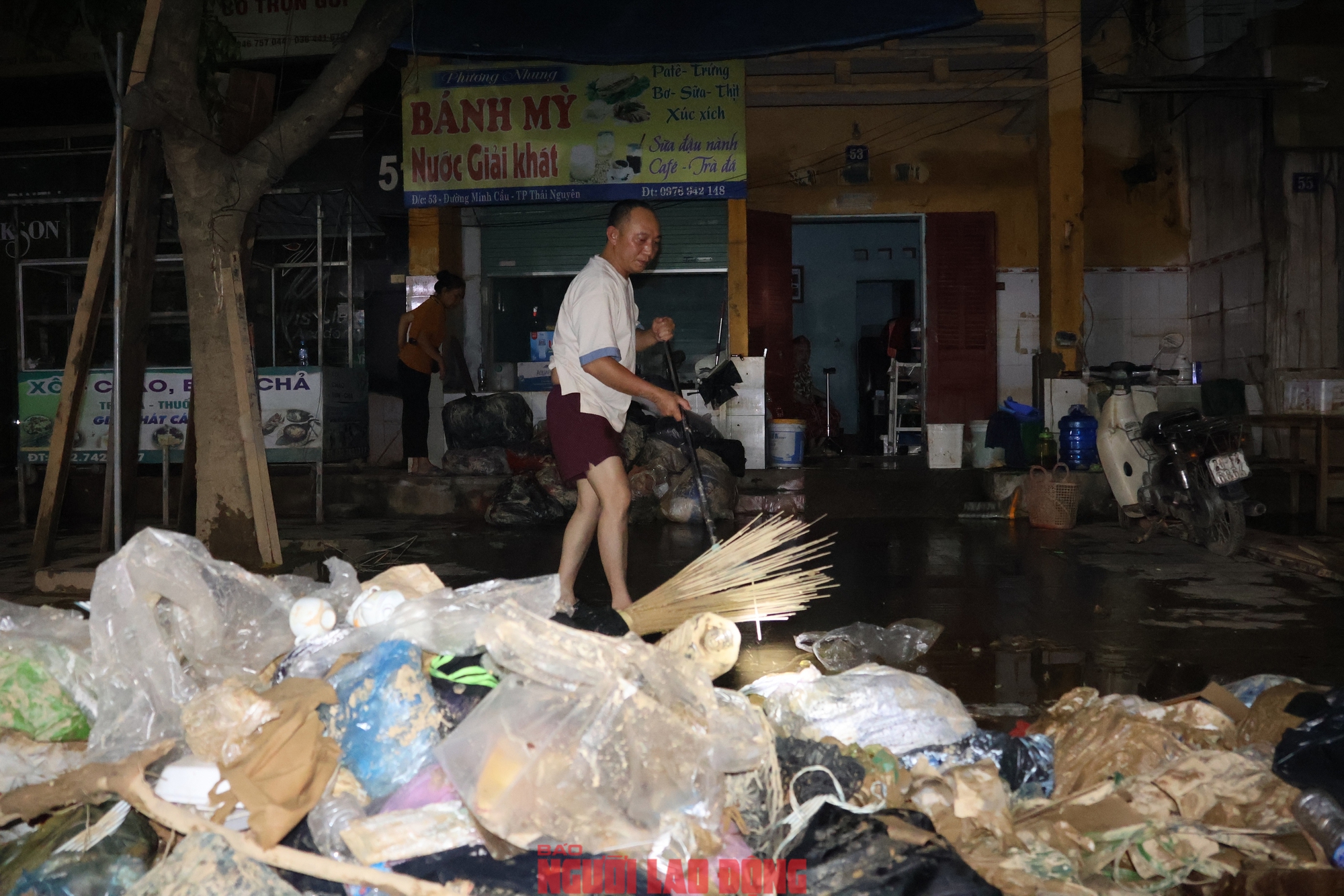 VIDEO: Nhiều tài sản, cửa hàng của người dân Thái Nguyên amp;#34;chả còn gìamp;#34; sau trận ngập lụt lịch sử - 19