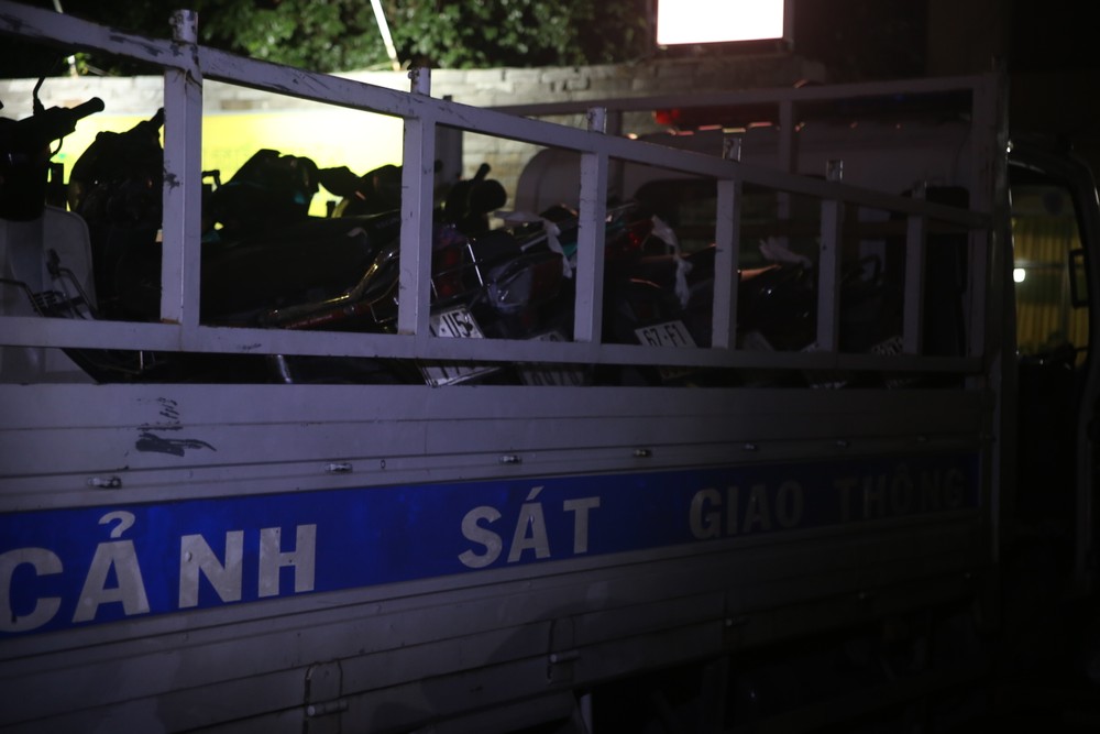 Ra quân cao điểm, CSGT phát hiện hàng loạt trường hợp vi phạm nồng độ cồn. Ảnh: PHẠM HẢI