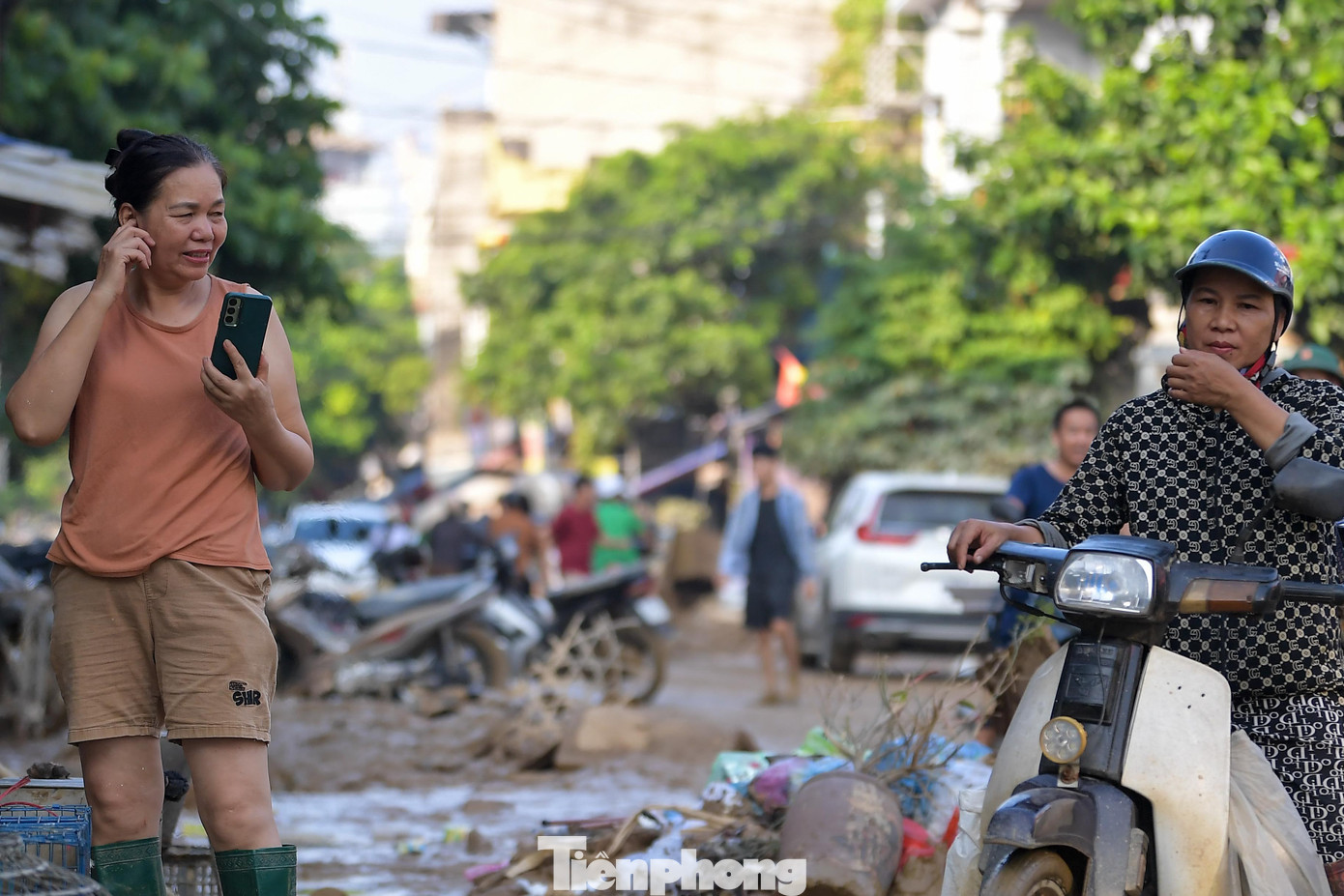 Chợ đầu mối Thái Nguyên ngổn ngang sau lũ, tiểu thương tất bật dọn dẹp - 7