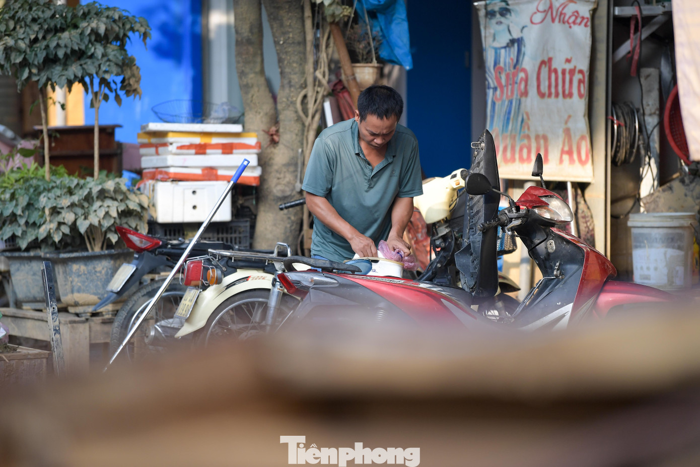 Chợ đầu mối Thái Nguyên ngổn ngang sau lũ, tiểu thương tất bật dọn dẹp - 20