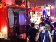 Clip Eva - Kịp thời dập tắt đám cháy tại tầng 4 nhà dân trên phố Đê La Thành