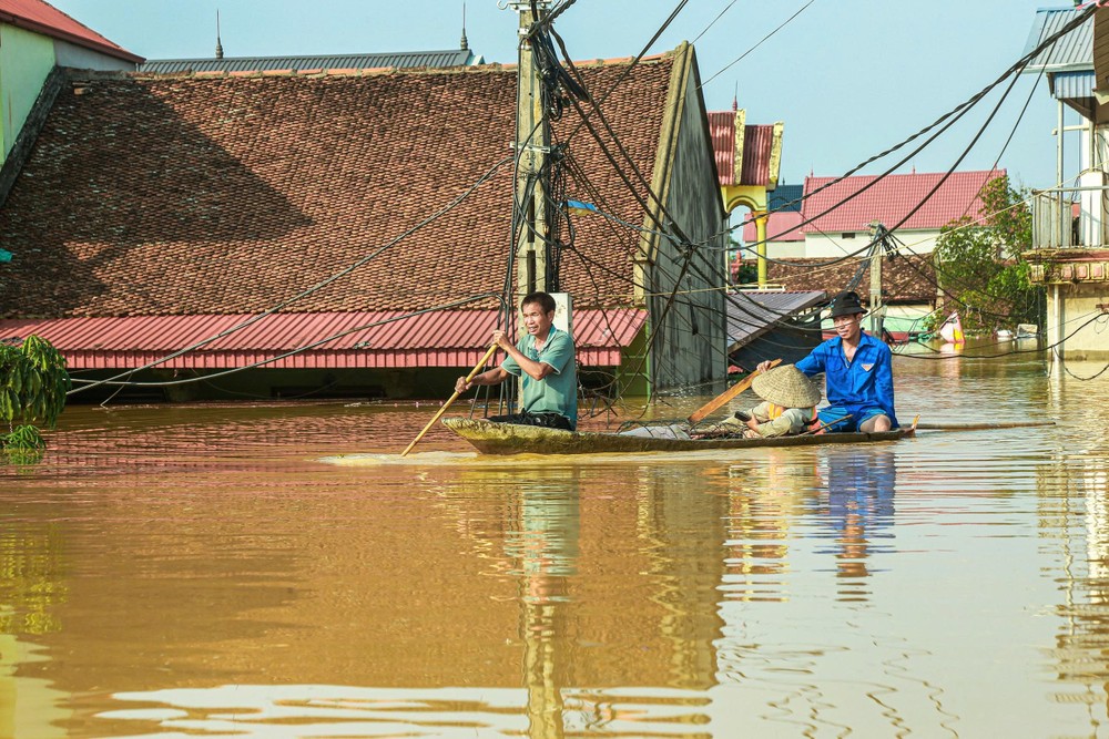 Toàn cảnh trận lũ phía Bắc: Nước đã về sông nhưng cuộc sống thì... - 1