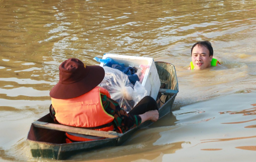 Toàn cảnh trận lũ phía Bắc: Nước đã về sông nhưng cuộc sống thì... - 2