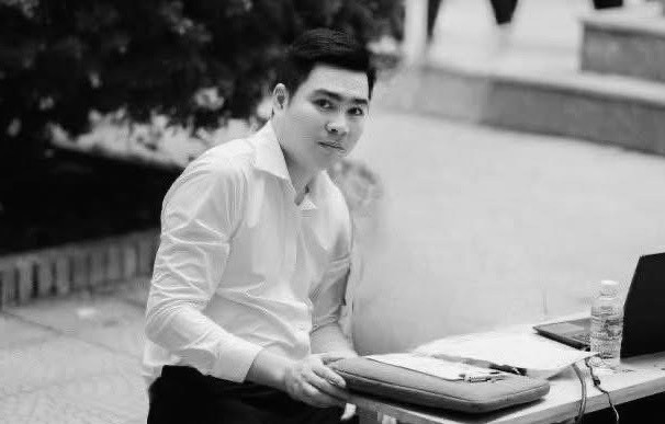 Thầy Nguyễn Văn Tuấn không may qua đời vì bị điện giật khi đang dọn nhà sau lũ.
