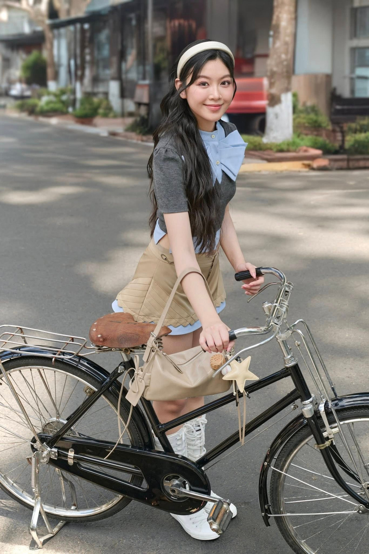 Quyền Linh cho biết con gái anh bắt đầu kiếm được tiền từ khi còn là nữ sinh học phổ thông. Gần đây, Lọ Lem bắt đầu đóng học phí, chi trả các nhu cầu cá nhân, tự lái xe đi học dù gia đình có khả năng thuê tài xế riêng, nam MC chia sẻ về sự tự lập của ái nữ.