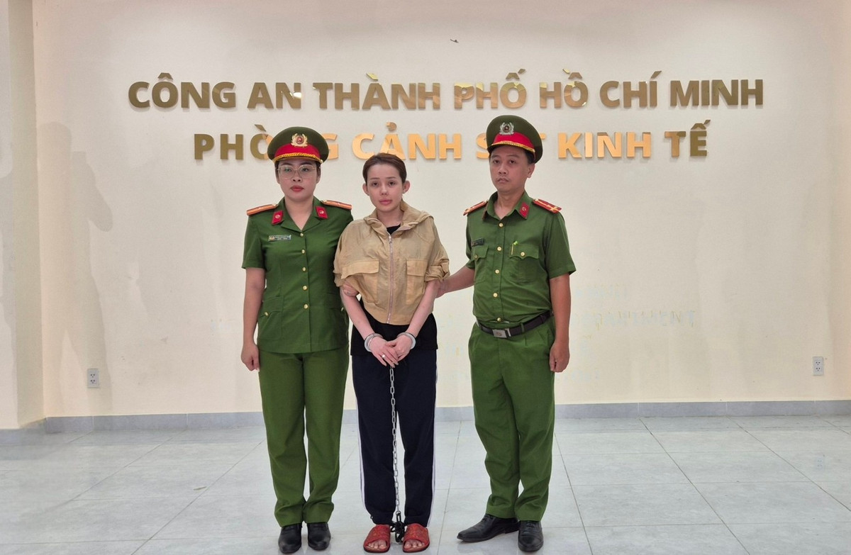 10 năm qua, Ngân 98 từng amp;#34;nghiệnamp;#34; phẫu thuật thẩm mỹ ra sao? - 1