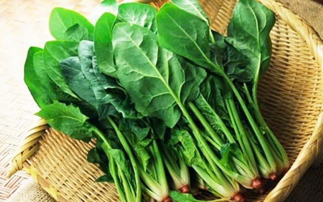 Rau chân vịt có tác dụng tuyệt vời không chỉ đối với sức khỏe mà còn trong làm đẹp da và đẹp tóc...
