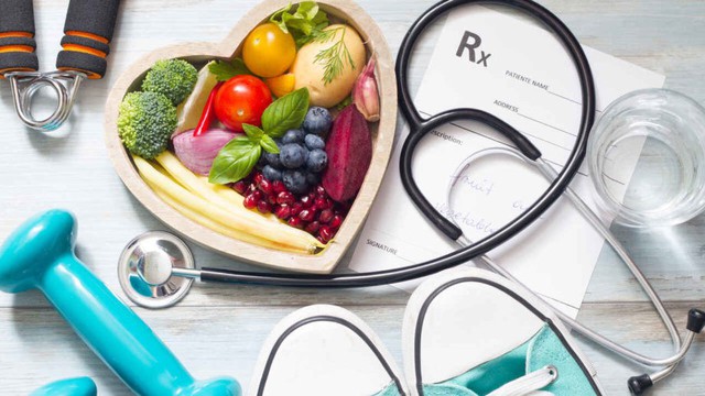 Thay đổi thói quen dinh dưỡng để cung cấp các chất cần thiết bảo vệ trái tim khỏe mạnh.