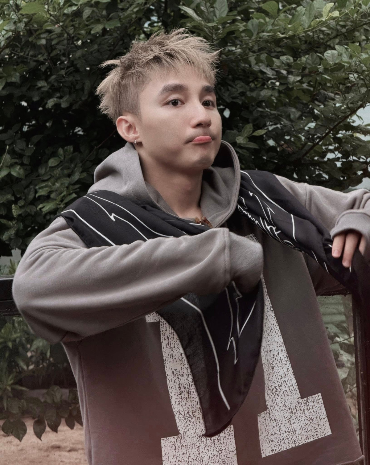 Sơn Tùng M-TP khiến mạng xã hội amp;#39;bùng nổamp;#39; khi check-in ở Thảo Cầm Viên - 8