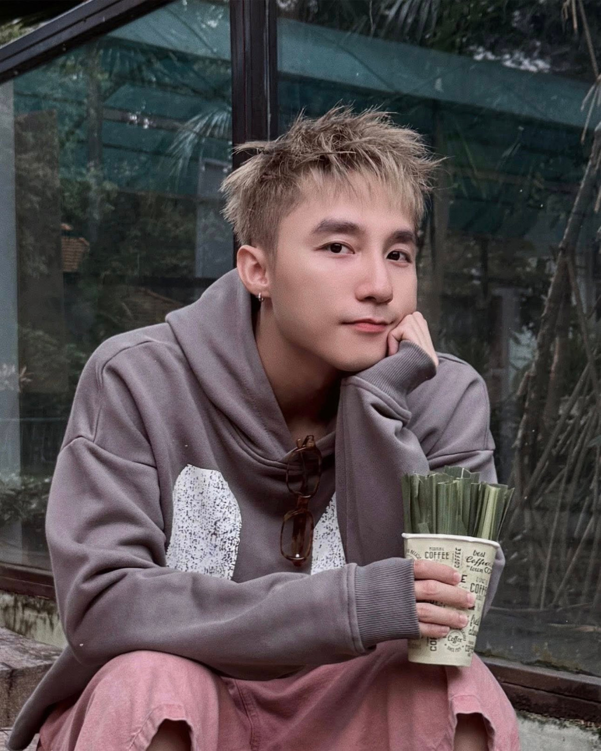 Sơn Tùng M-TP khiến mạng xã hội amp;#39;bùng nổamp;#39; khi check-in ở Thảo Cầm Viên - 9