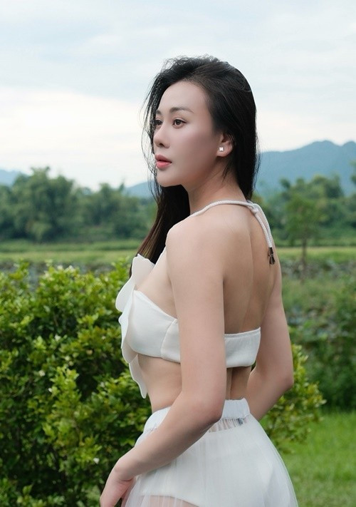 Netizen amp;#34;đào lạiamp;#34; nhan sắc thời chưa nổi tiếng của Phương Oanh - 10