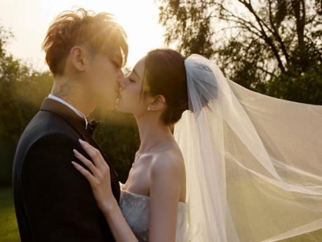 'Thiếu gia showbiz' Hoàng Tử Thao cưới bí mật