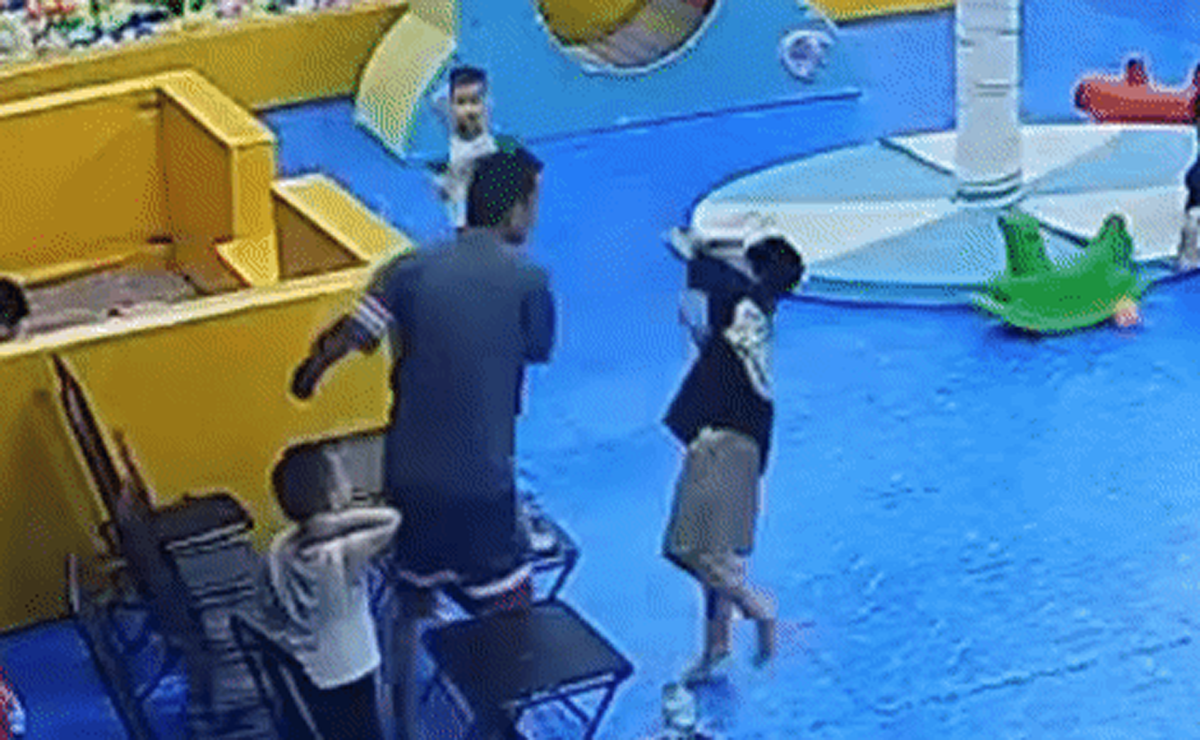 Người đàn ông có hành vi tát bé trai 8 tuổi.