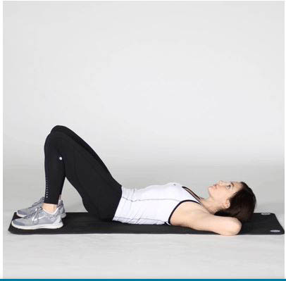 Tư thế nghiêng xương chậu khi nằm ngửa.