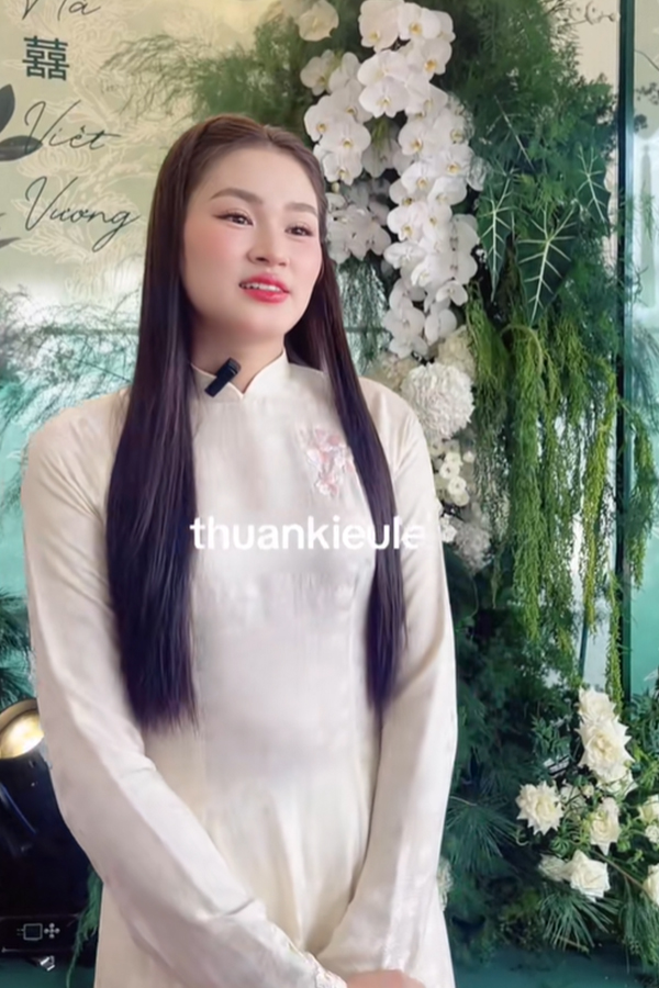 Chị gái Đỗ Thị Hà chia sẻ niềm hạnh phúc khi em gái có bến đỗ hạnh phúc.