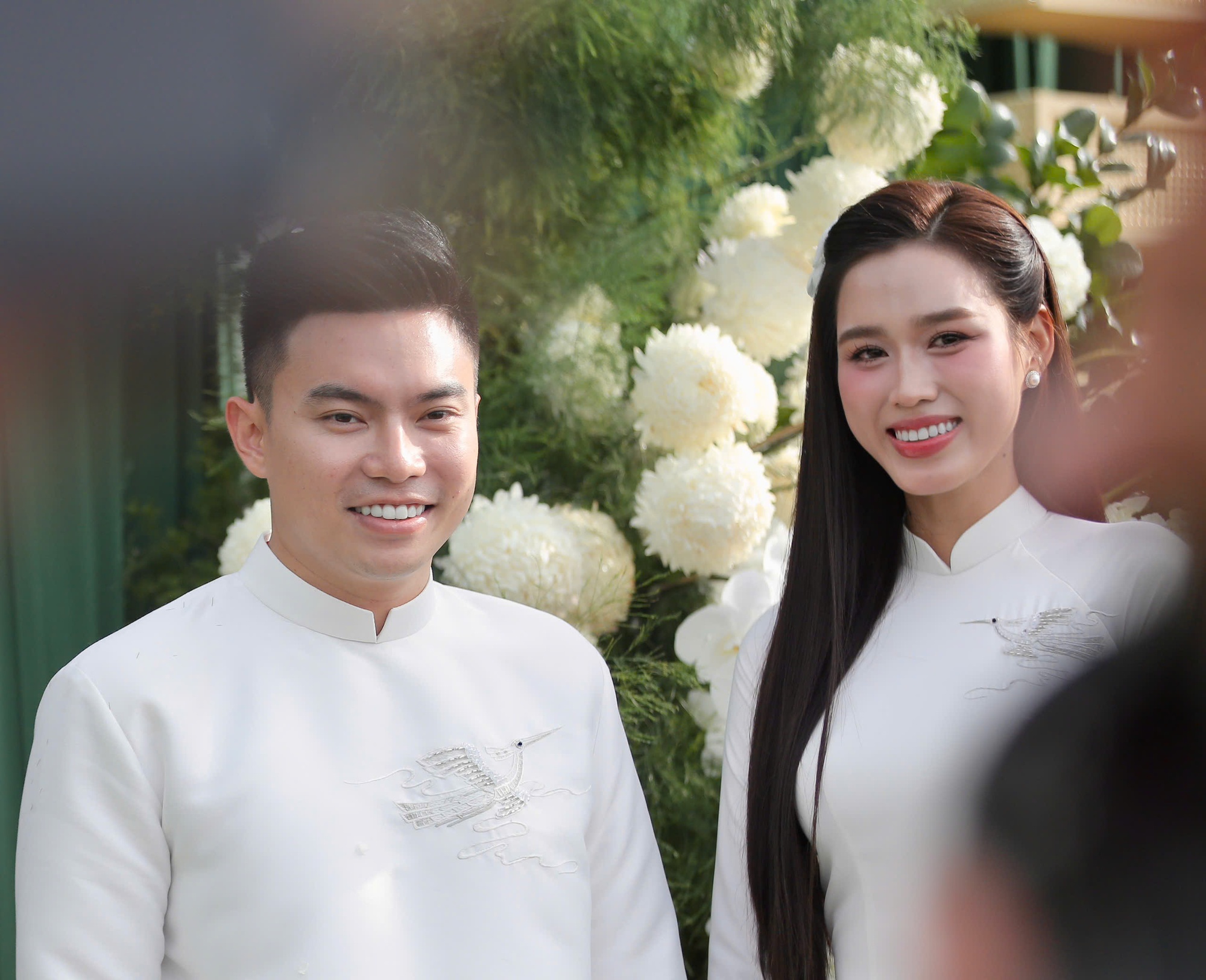 Sáng 16/10, lễ ăn hỏi (lễ nạp tài) của Hoa hậu Việt Nam 2020 Đỗ Thị Hà cùng thiếu gia Nguyễn Viết Vương diễn ra tại nhà gái ở xã Đông Thành (Thanh Hóa) trong sự hân hoan của đôi bên gia đình và người dân địa phương.