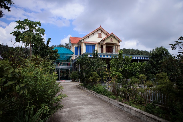 Nhà của gia đình Hoa hậu Việt Nam Đỗ Thị Hà thuộc thôn Cầu Thôn, xã Cầu Lộc, huyện Hậu Lộc, tỉnh Thanh Hóa. Nơi đây cách thành phố khoảng 25 km. Ngôi nhà được xây dựng vào năm 2013, gồm căn nhà 2 tầng, sân vườn và ao.