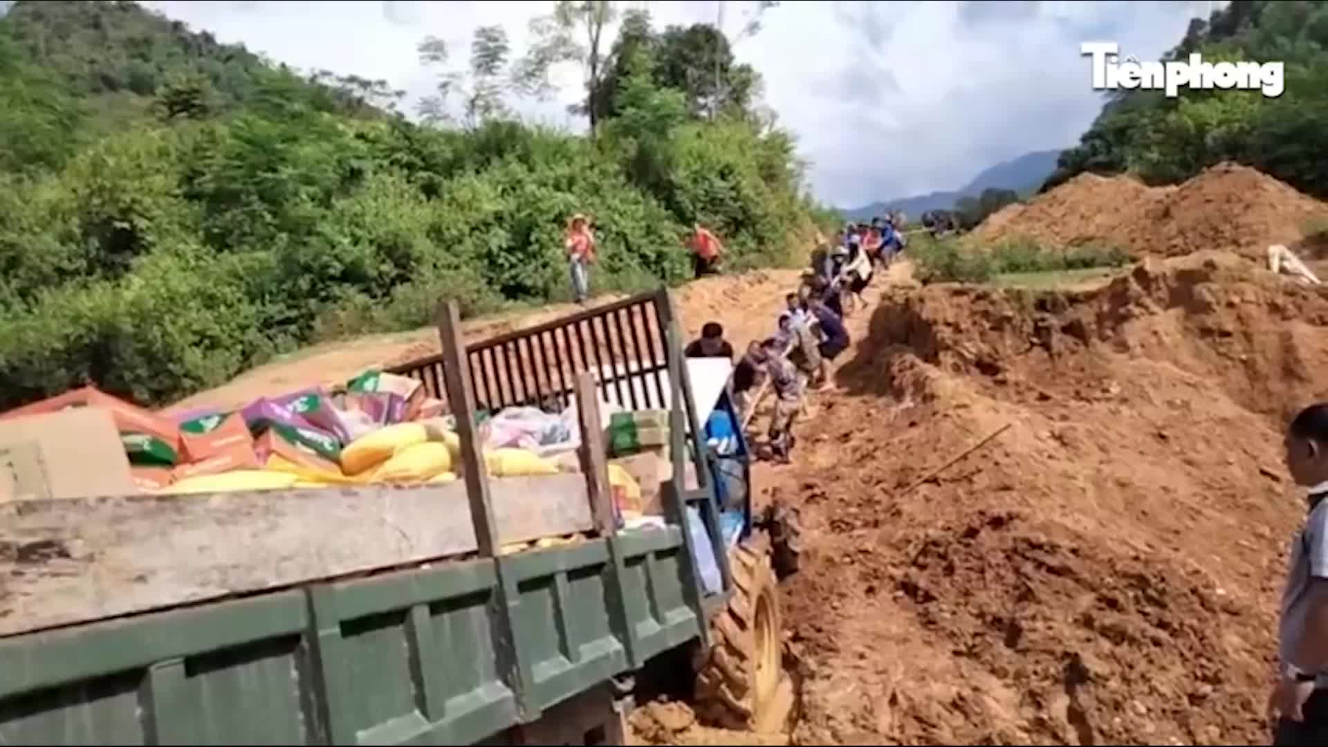 Người dân Nghệ An kêu gọi xây cầu mới sau lũ lịch sử